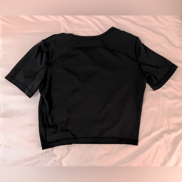 Lululemon Cropped Cut Out Top - Picture 3 of 4